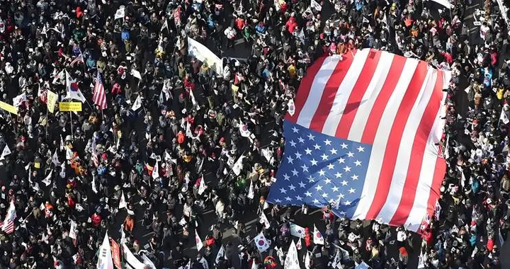民主党盯上年轻人，斥巨资请网红拍视频，可五千万选票却未必到手