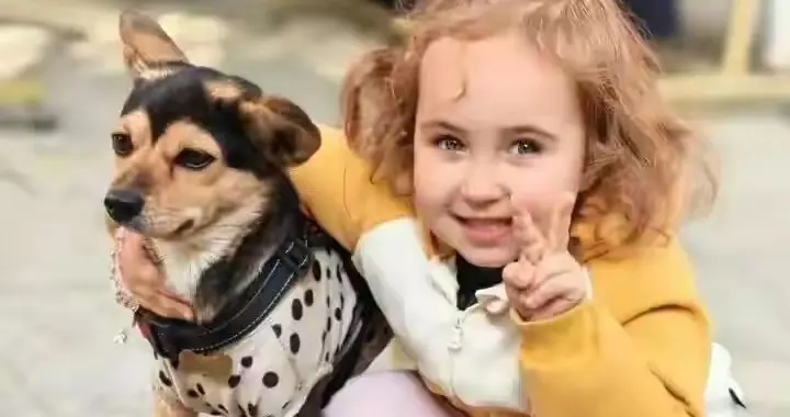 爸爸妈妈都是黄皮肤黑头发，竟然生出金发碧眼的女儿？