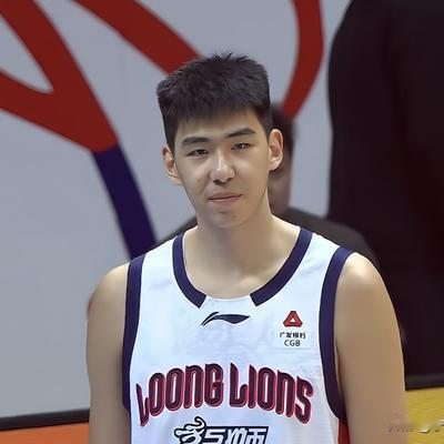 宁静雨：徐昕21分11篮板率队逼近季后赛