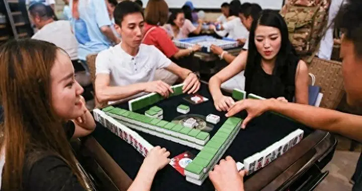 除了性生活，就是打麻将！2000多县城普通人的生活现状只能这样？