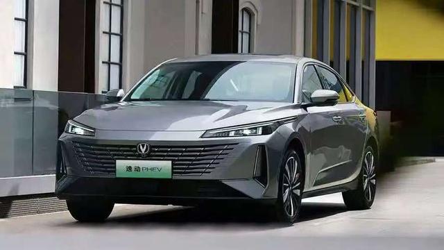 长安造了台“白菜价”新车，仅5.69万起，一箱油跑1300公里