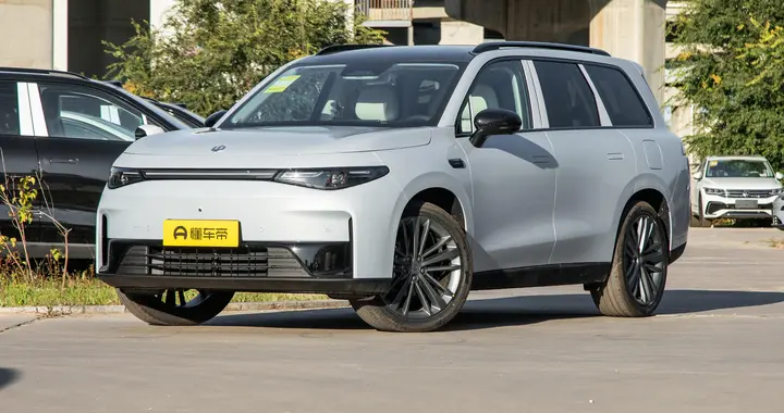 15万级家用SUV的"舒适之选"，六座布局+8295芯片，家用选零跑C16