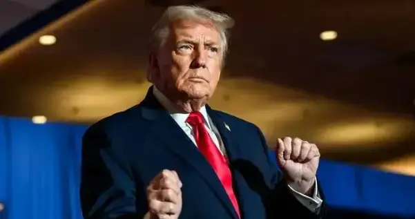 太辣眼！特朗普又“口出狂言”：说沙特王储没想到会亲他的屁股