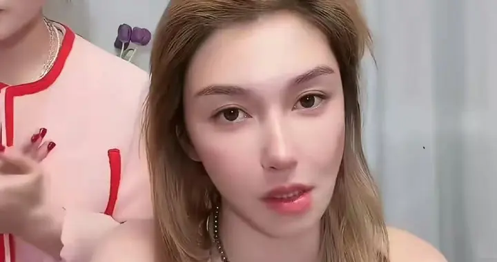 李雨桐被拘！官方下场，曾自曝背后靠山大，拘留10天，逾期还罚款