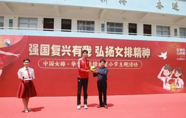 中国女排全家福出炉：参加里约奥运的只剩2人，球迷期待朱婷回归