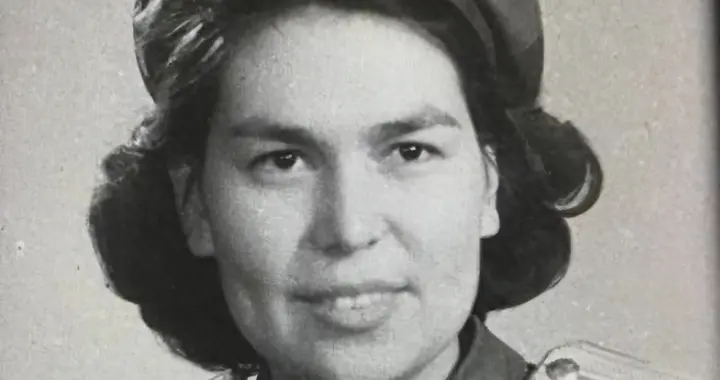 刘亚楼和翟云英相亲，岳母觉得年纪差太多，刘一句俄语让岳母点头