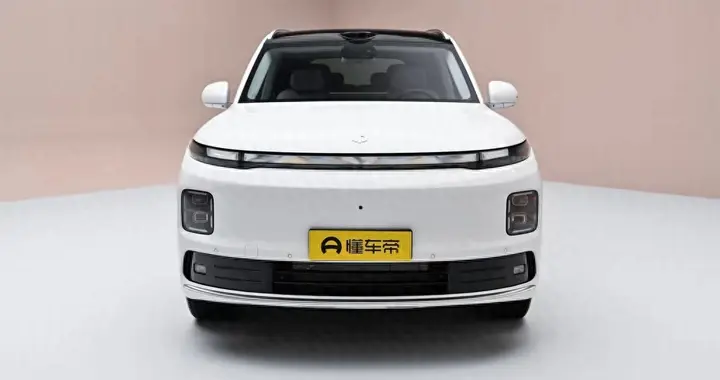 零跑D19增程版：双8797芯片、VLA大模型辅驾、高压氧舱