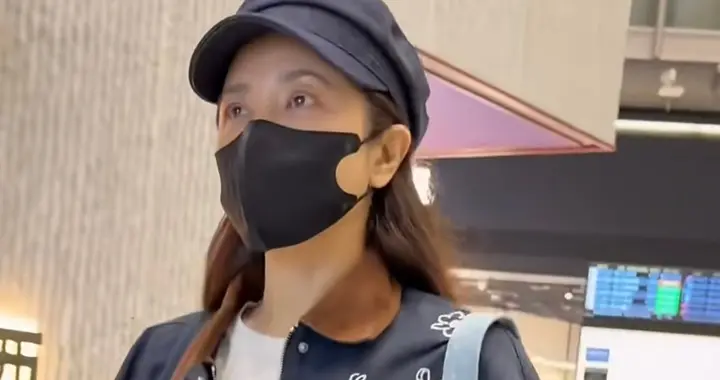 曾黎机场出发去厦门，穿搭休闲时尚，素颜也很美！