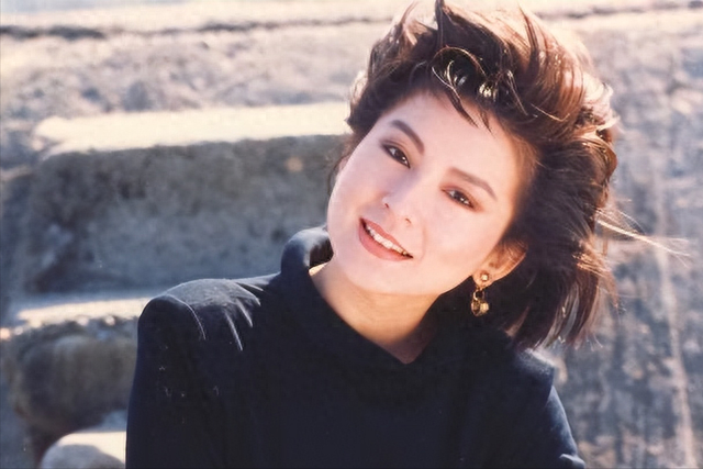 65岁天后终生未婚，无性无爱，与青灯古佛相伴，被母亲毁掉一生