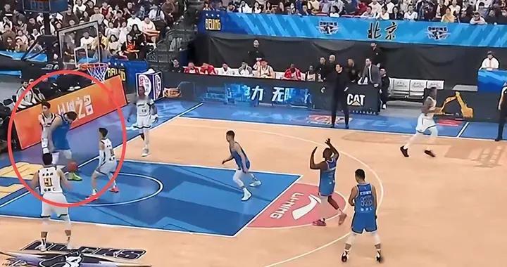 还原王博冲冠一怒！周琦耍小伎俩成功，中国头号新锐裁判遭怒喷