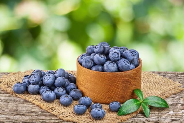 蓝莓是“护肝神器”？医生呼吁：若想预防肝硬化，这四种水果常吃