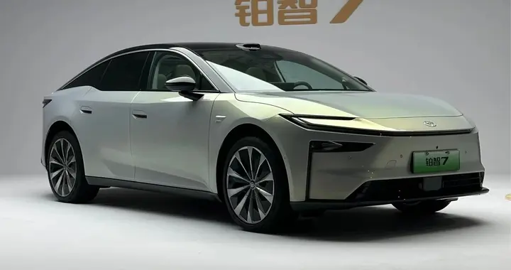 15.68万起，鸿蒙座舱+双腔空悬+激光雷达，这合资纯电值得一看