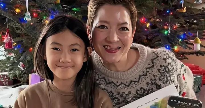 陈冠希女儿和姑姑合影，一家人都是高颜值，父亲陈泽民老当益壮