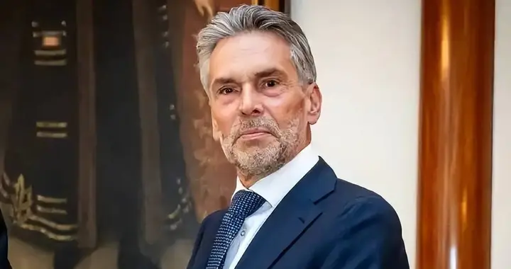 被制裁的荷兰大臣来华，不给中国光刻机，但打算继续卖落后的设备