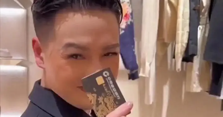 人民日报怒批！高调炫富、偷税749万，逃国外后又来割内地韭菜？