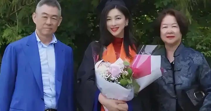 纽约富家女远嫁中国，三年后娘家前来探望，母亲直呼：中国很不错