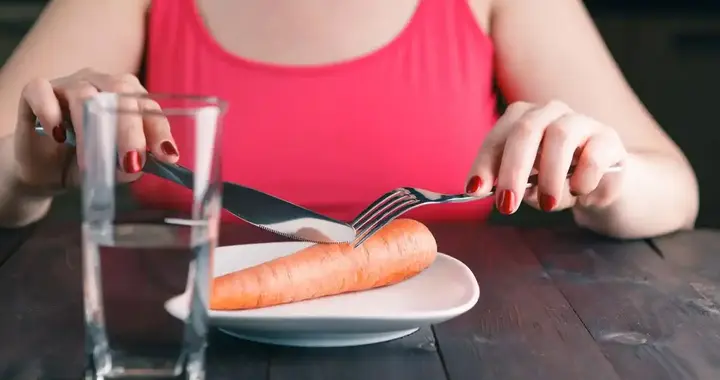 晚饭七分饱被推翻了？医生建议：过了45岁，吃饭尽量要做到这6点