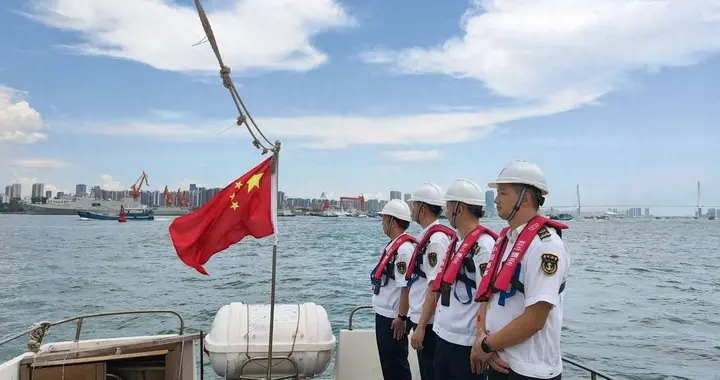 休渔期结束，8000艘渔船出海，日本却高度紧张，到底出海干啥的？
