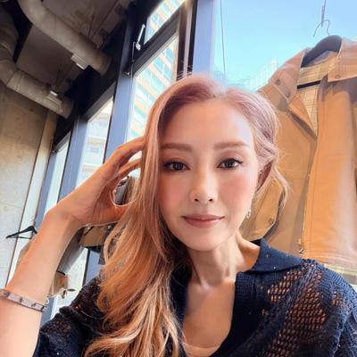 夜樱小录：56岁李嘉欣到日本东京赏樱花