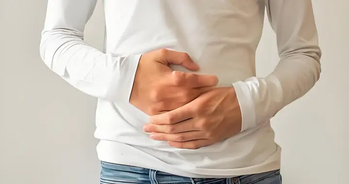 医生多次苦劝：肝癌早期往往不是腹痛，而是反复出现的这5症状