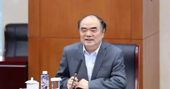曹仁贤坐不住了！10亿基金出手，安徽首富要靠储能翻身？