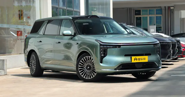 预算30万以内，选这款中大型六座SUV，一步到位，智己LS8真香！