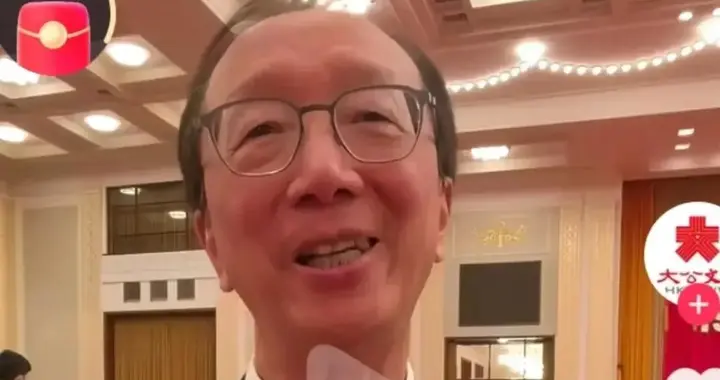 看了74岁梁锦松的现状，才懂伏明霞给他连生3娃，到底有多明智