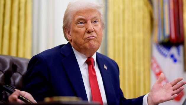 涉伊重磅帖文接连出现语法错误，特朗普遭网友怒怼