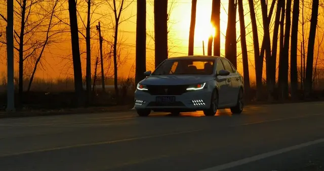 荣威常开常新被撕下遮羞布，同芯不同命是新势力抛弃老车主的缩影