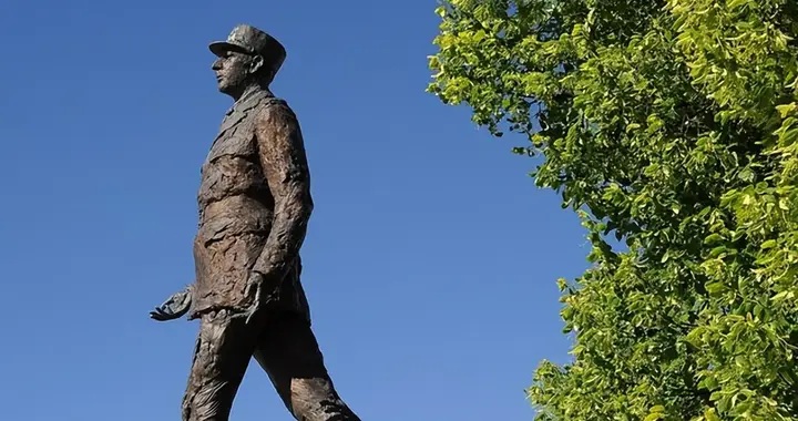 唯一没有被美国驻军的西方强国！美军穷尽所能，几十年都无可奈何​