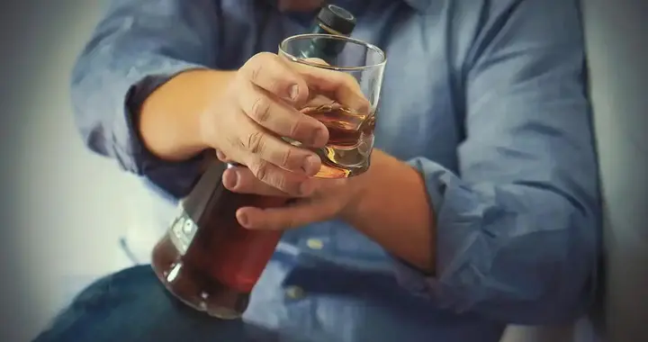 调查发现：男性若长期不喝酒，用不了半年，身体或出现这6个改变