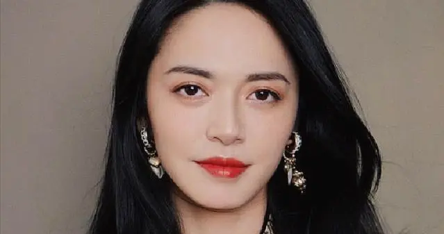 内娱尴尬非姚晨莫属！离婚上热搜不算啥，被官媒点名才是真翻车