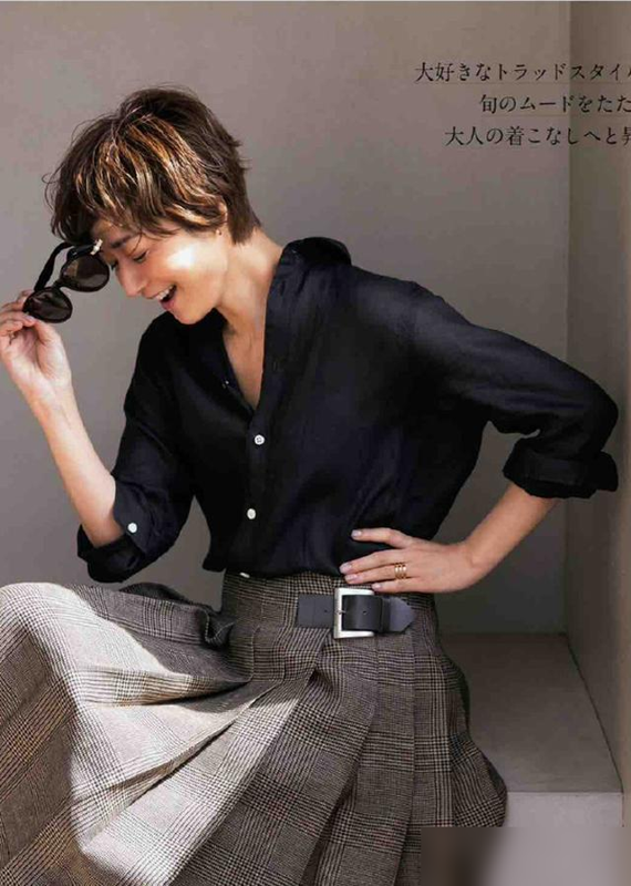 今夏亚麻衬衫爆火！凭啥成中年女性松弛感顶流？