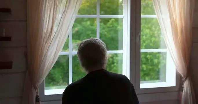 当年狠心弃女，如今年迈想认回，女儿提出的要求让老人无言以对