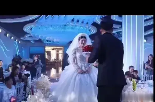 女子怀孕6个月，新婚仅一个多月就遭家暴！网友劝离婚别生了