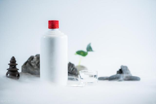 白酒2025：分化中的黄金赛道——三大主线锁定投资密码