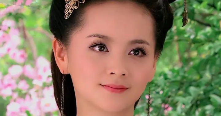 五天内出四个离谱瓜，知名女星老公行贿、王晶爆大S、向太被反驳