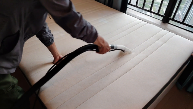 下午去深圳光明区，清洗一个单面床垫，收入180