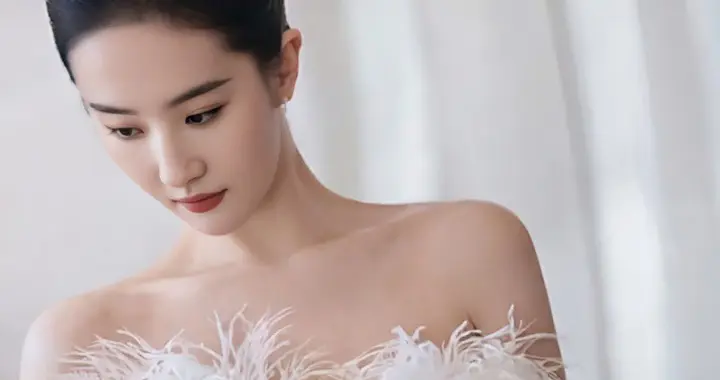 刘亦菲礼服裙造型惊艳绝伦气质优雅性感妩媚让人眼前一亮