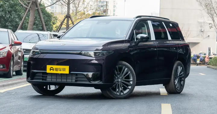 14.38万拿下顶配六座SUV！零跑C16用车实录，家庭出行真的香