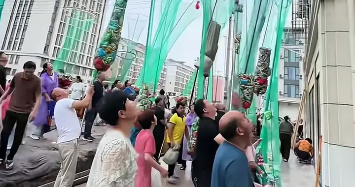 网兜接喜：老民俗里的新热闹