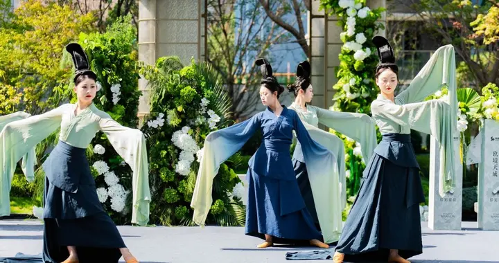 玖知春晓实景展示区盛绽，“春晓美学”重塑主城人居范本