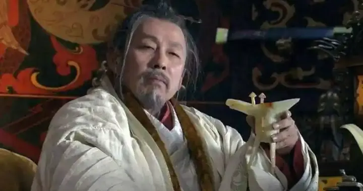 刘邦明知吕雉和审食其有一腿，为何还要睁一只眼闭一只眼？