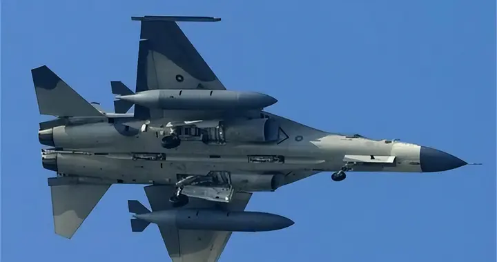 台军女飞行员叫嚣：只要长官敢下令，她会毫不犹豫把大陆歼20击落