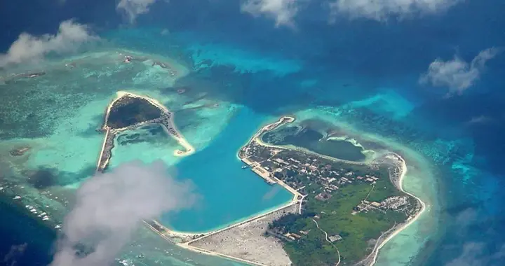 中国在南海填了那么多岛，黄岩岛为啥一直空着？卫星图给你答案
