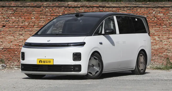 零跑D99纯电MPV，长续航+2+2+3空间，家用/商务全能适配