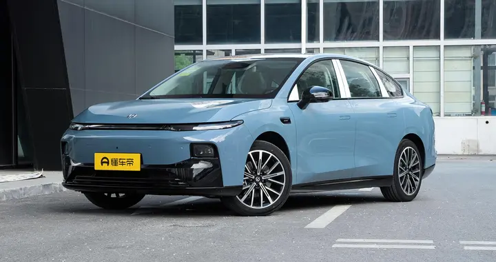 零跑B01连续四个月月销破万，顶配还更走俏？试驾完我终于懂了