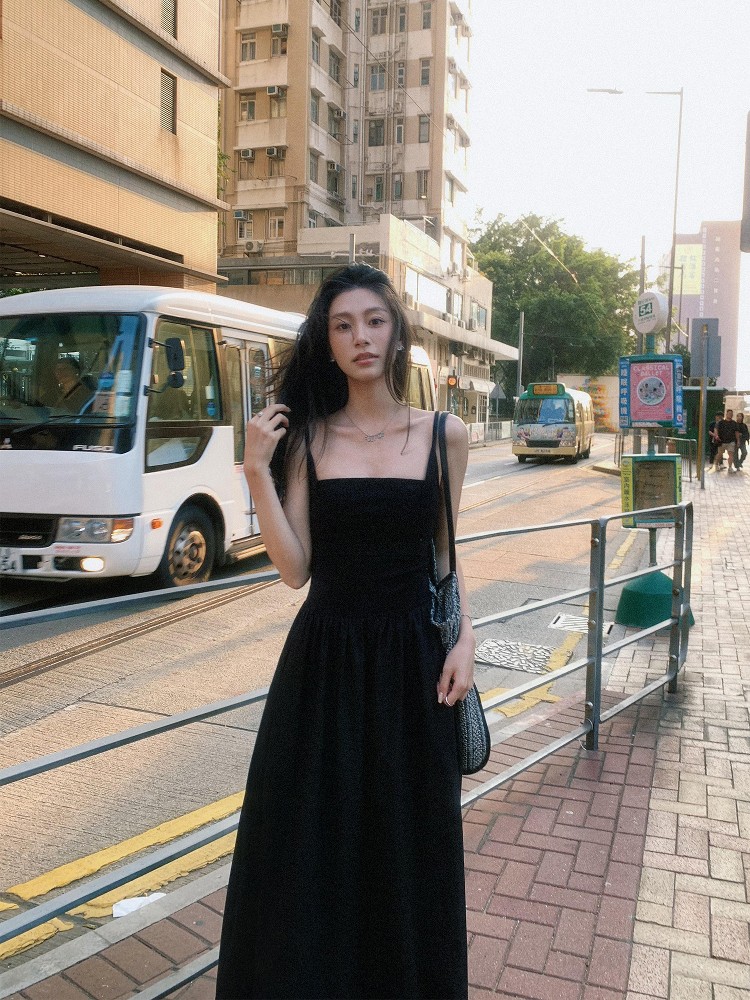 假两件吊带连衣裙女修身针织设计感无袖裙子