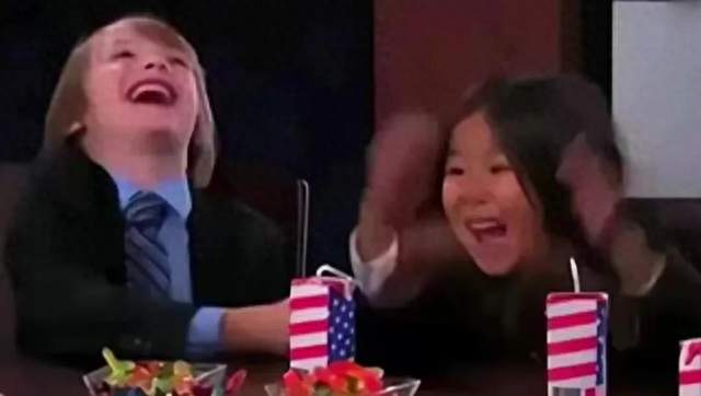 美国主持人问小孩：我们欠中国的1.3万亿咋还？6岁小孩的回答，让人细思极恐
