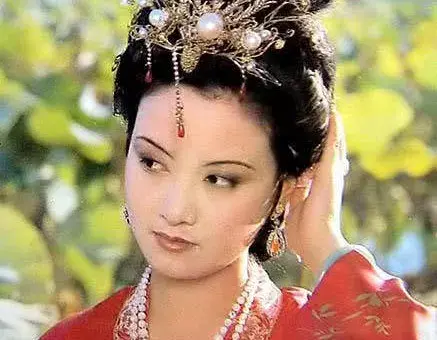 荣国府里“婆媳风云”，王熙凤与邢夫人的爱恨情仇，谁是最后赢家